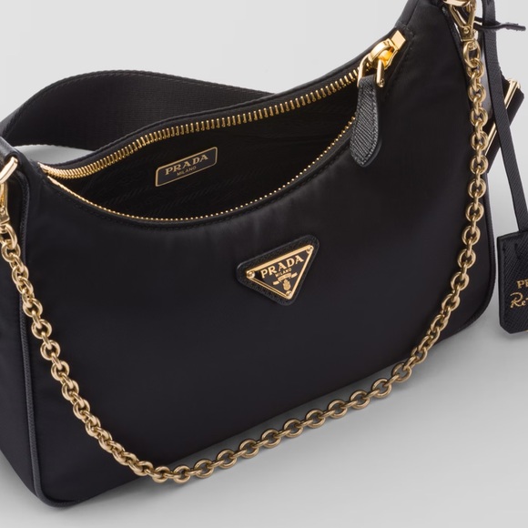 ❌SOLD❌ Prada Re-Edition 2005 Re-Nylon Bag - Picture 4 of 11